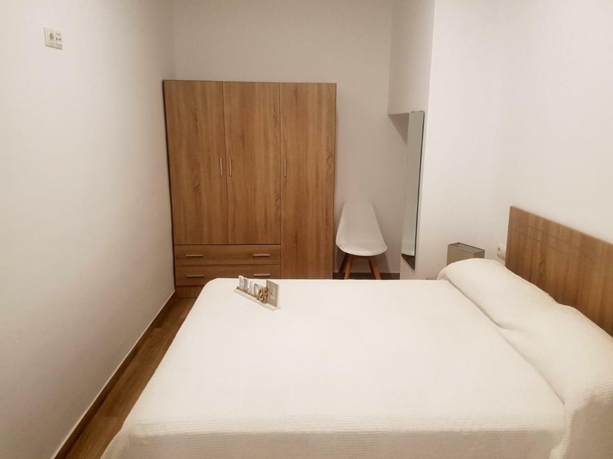 Apartments Naty Beach マラガ エクステリア 写真